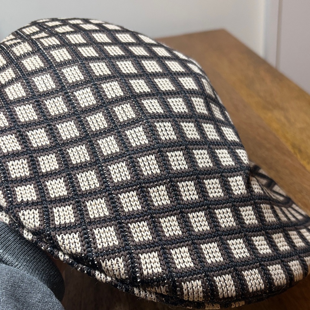 Weatherproof Black and Tan Lightweight Poly Flat Cap size S/M